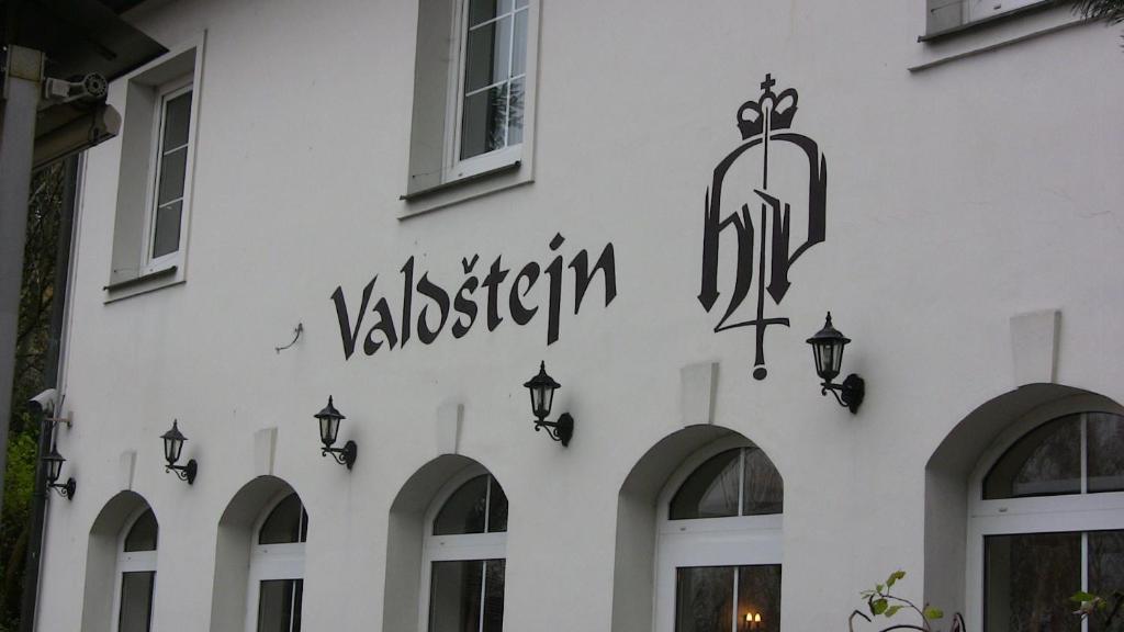Отель Valdstejn Либерц Экстерьер фото